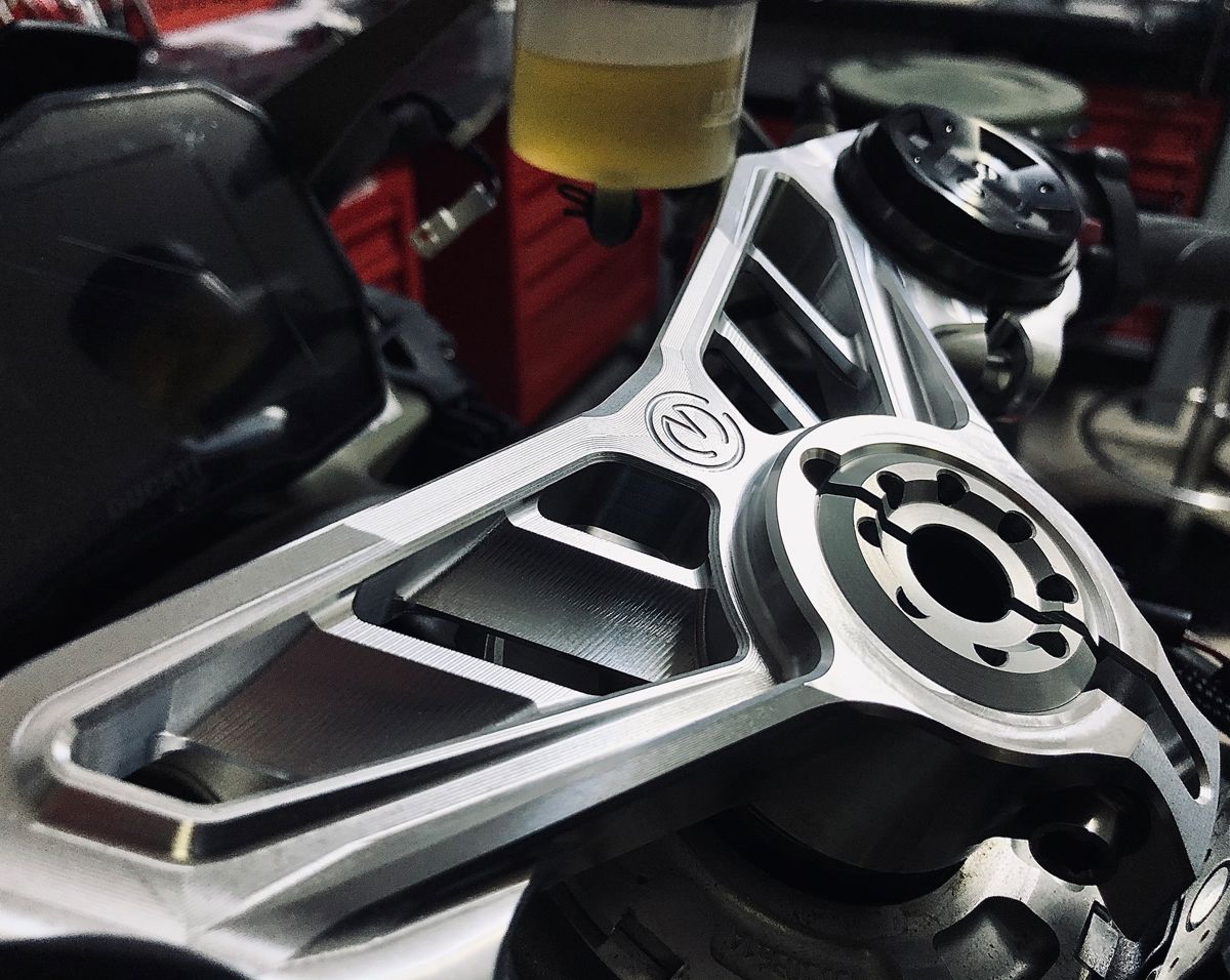 Motocorse Billet Aluminum Upper Triple Clamp (Yoke) for Ducati Panigale V4 / S / R / Speciale - 52mm Ohlins SBK Forks (18-24) Motocorse Billet Aluminum Upper Triple Clamp (Yoke) for Ducati Panigale V4 / S / R / Speciale - 52mm Ohlins SBK Forks (18-24)